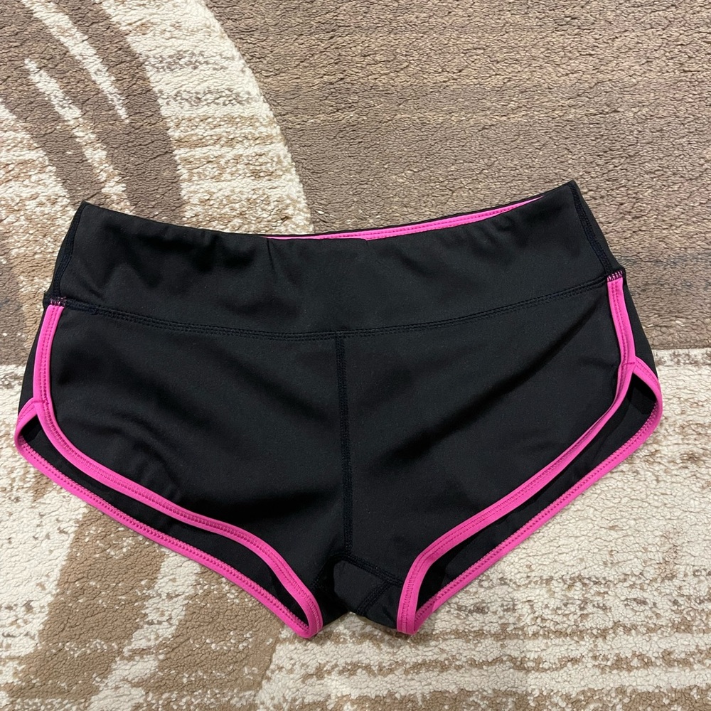 Women’s dolphin shorts Small